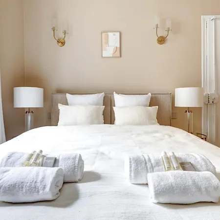 Prestige Et Elegance En Plein * Paris